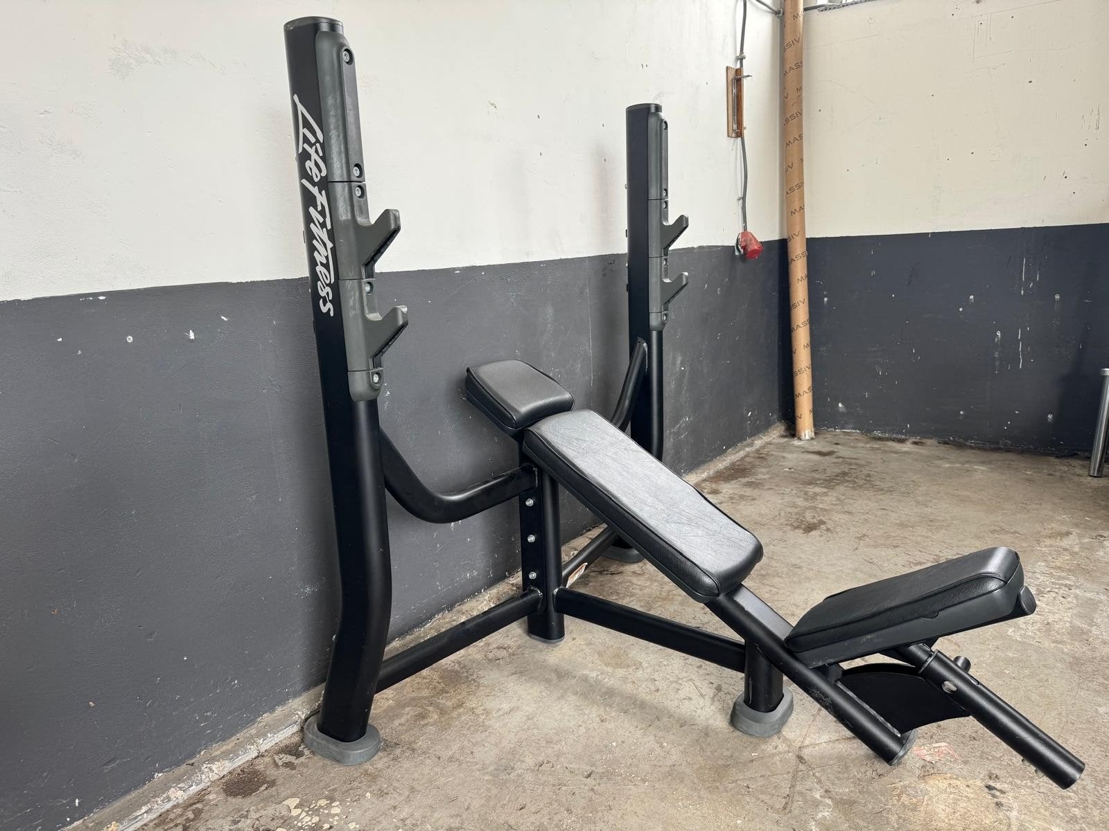 Life Fitness Signature Incline Bench Press, Life Fitness, Gebruikt, Ophalen of Verzenden, Life Fitness, 10601 W Belmont Ave, Franklin Park, IL 60131, USA