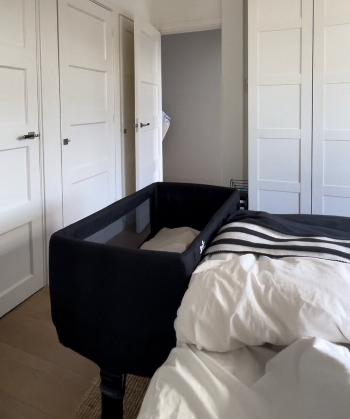 Joie cosleeper Roomie Go Zwart, Kinderen en Baby's, Babywiegjes en Ledikanten, Ophalen of Verzenden, Zo goed als nieuw, Ledikant