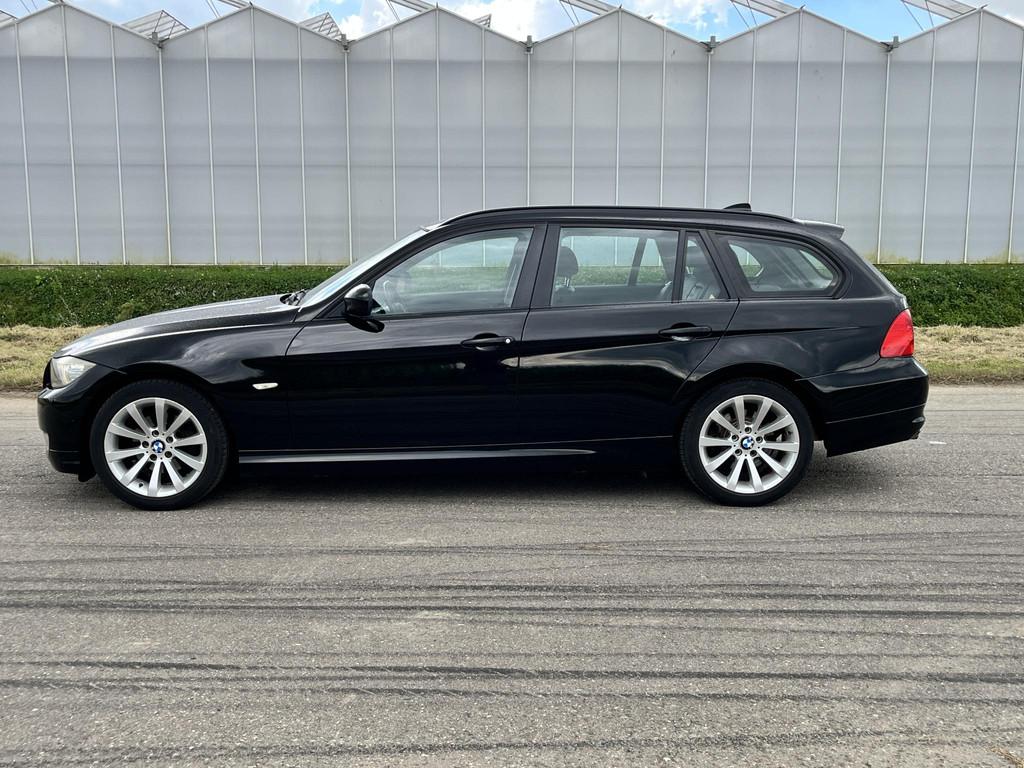 BMW 3-serie Touring 318i Corporate Lease Luxury Line, Auto's, BMW, Euro 5, Zwart, 4 cilinders, Zwart