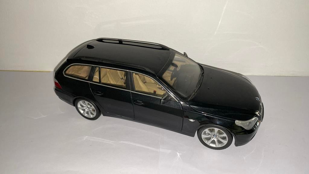 KYOSHO BMW 5 series Touring E61 1:18, Hobby en Vrije tijd, Modelauto's | 1:18, Ophalen of Verzenden, Zo goed als nieuw, Kyosho