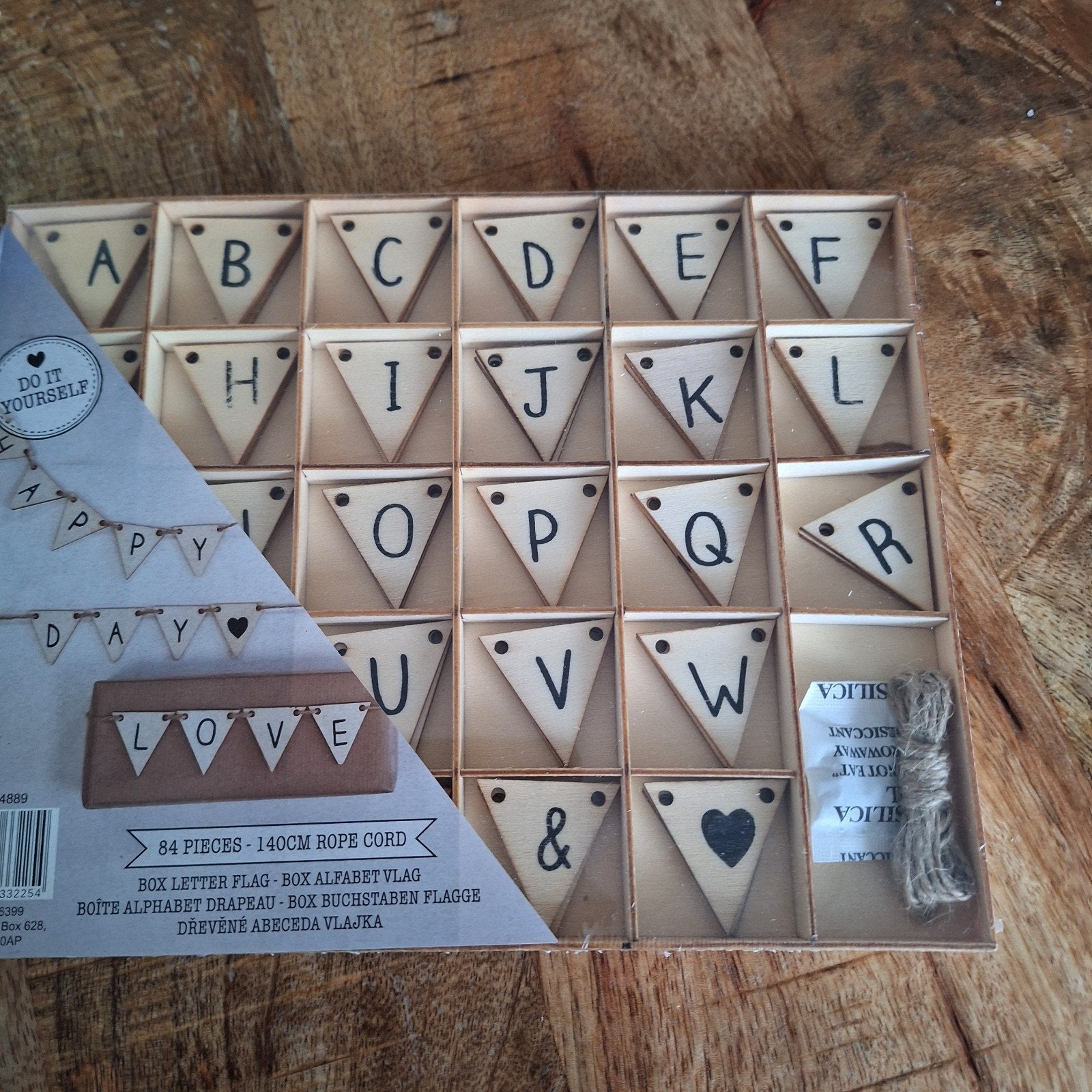 Houten letters vlaggetjes, Ophalen of Verzenden, Nieuw, Overige typen