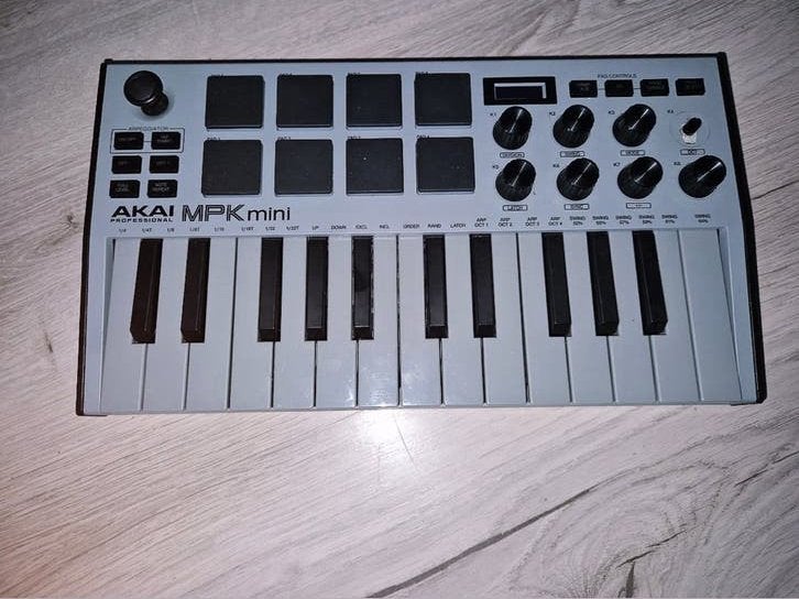 AKAI MPK Mini MIDI-keyboard - Compact en Draagbaar, Gebruikt, Overige aantallen, Aanslaggevoelig, Ophalen