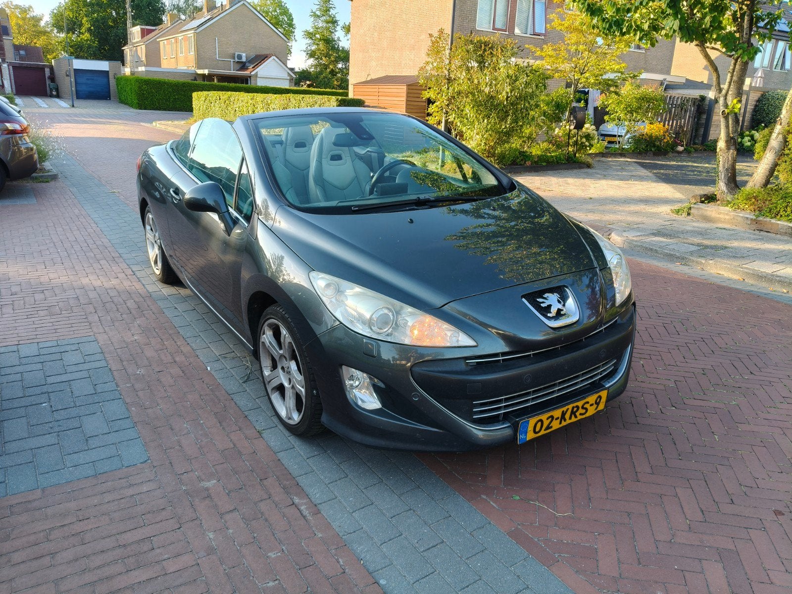 Peugeot 308 1.6 THP CC AUT 2010 Grijs, Auto's, Peugeot, Euro 5, Grijs, Particulier, 84 €/maand