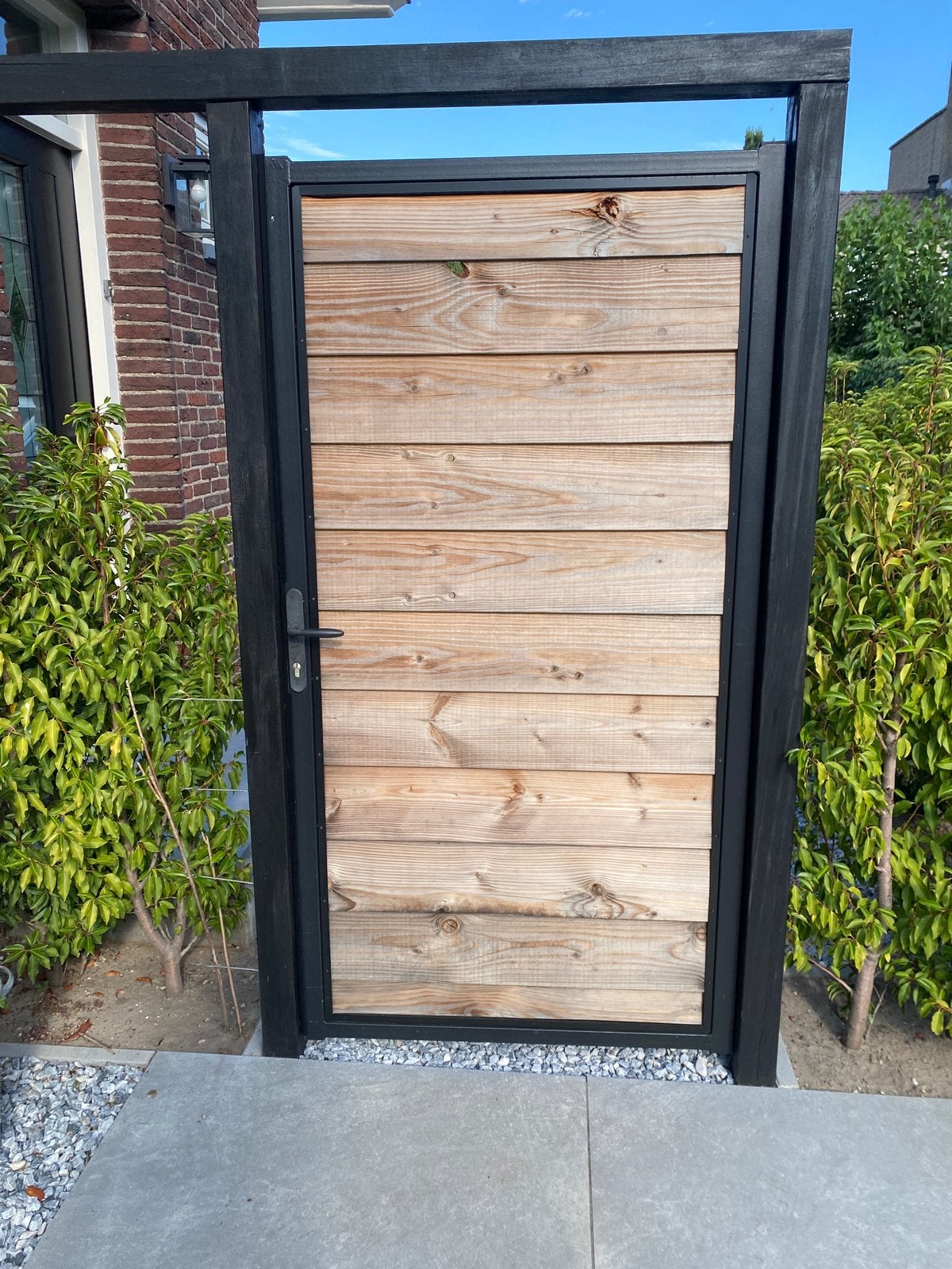 Tuin Poort hout in zwart stalen frame 98x189cm, Ophalen, 1 tot 2 meter, Minder dan 3 meter, Zo goed als nieuw