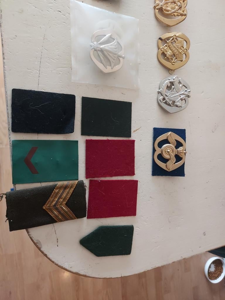 Diverse militaire insignes en emblemen, Ophalen of Verzenden, Overige soorten, Overige gebieden, Embleem of Badge