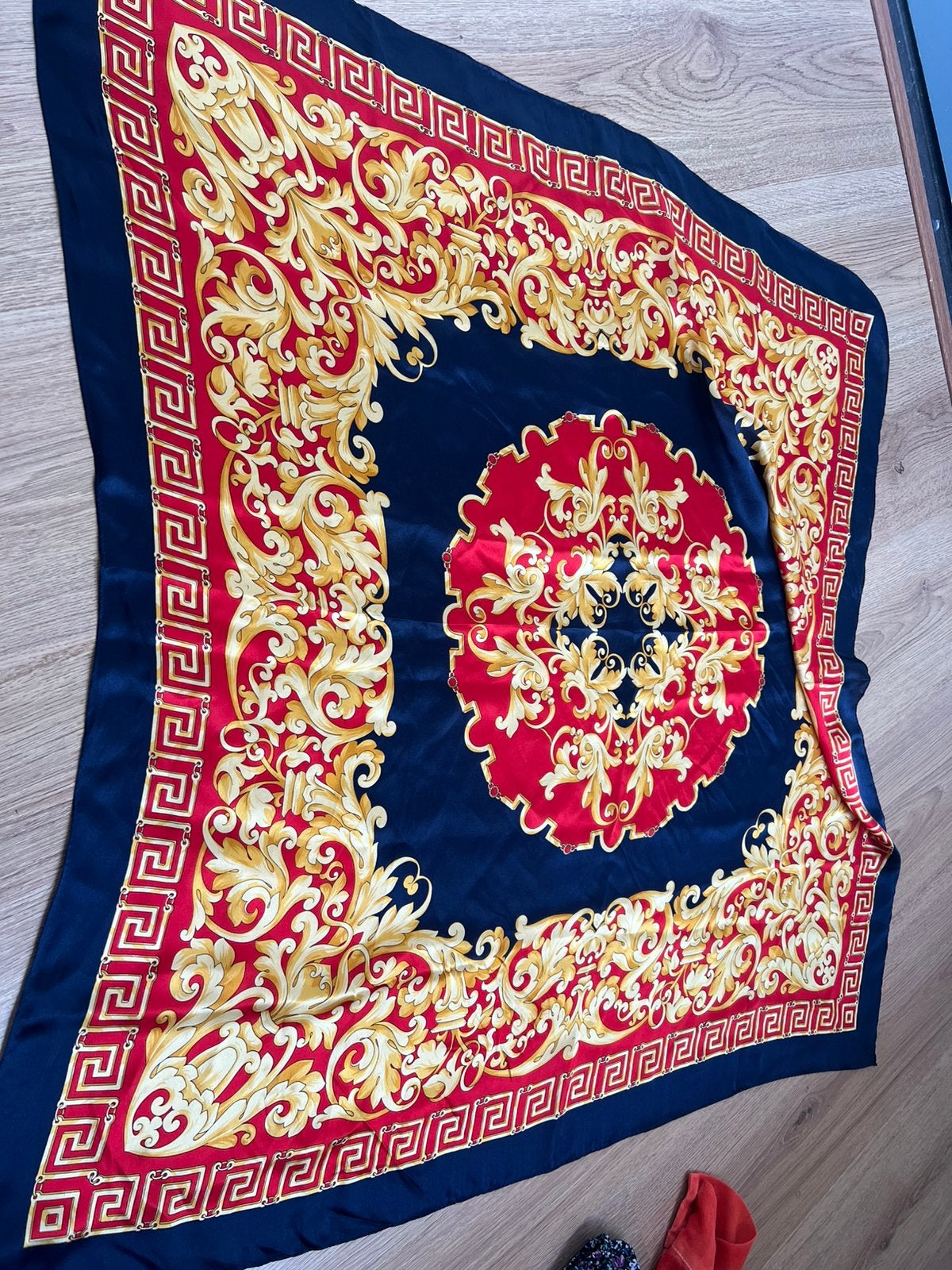 Blauw rood goud bandana zijde vierkante sjaal satijn, Maat 46/48 (XL) of groter, Ophalen of Verzenden, Zo goed als nieuw, X