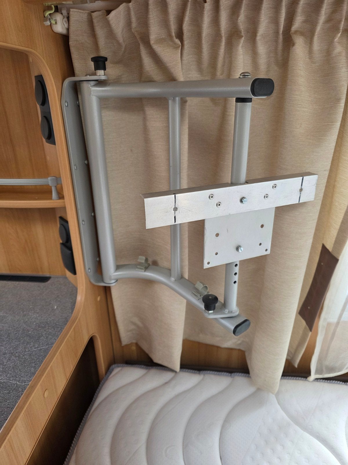 TV-beugel voor camper of caravan, Ophalen of Verzenden, Gebruikt