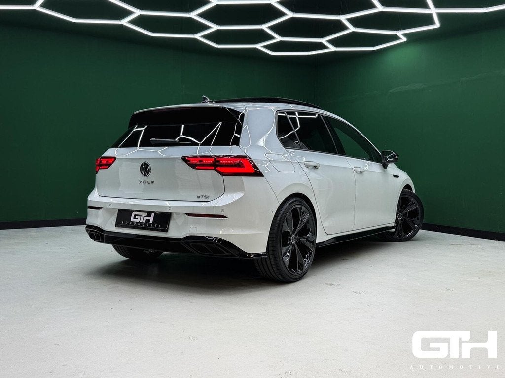 Volkswagen Golf 1.5 eTSI R-Line H/K | IQ | Keyless | Pano, Auto's, Volkswagen, 1498 cc, 4 cilinders, 150 pk, Wit