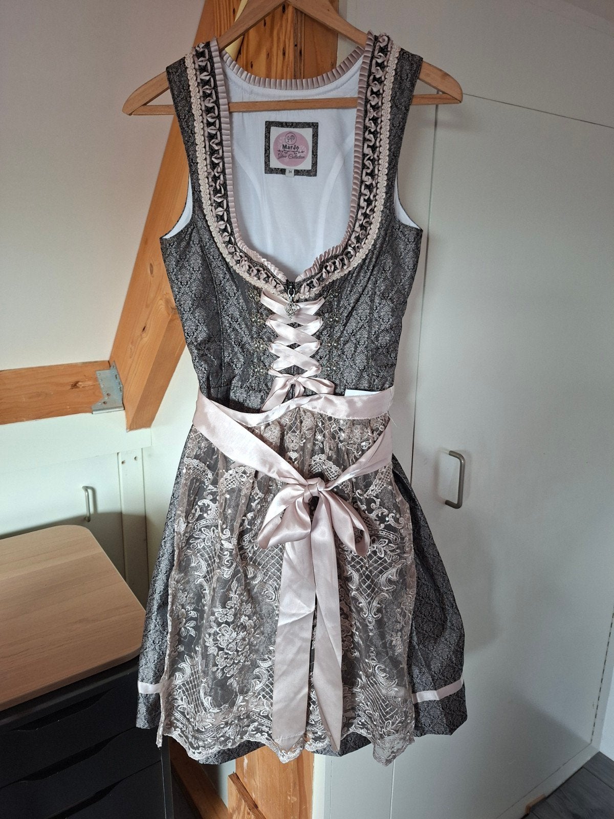 Dirndl met blouse - Maat 34 (XS), Kleding | Dames, Bruin, Ophalen of Verzenden, Zo goed als nieuw, MarJo & Krüger Madl
