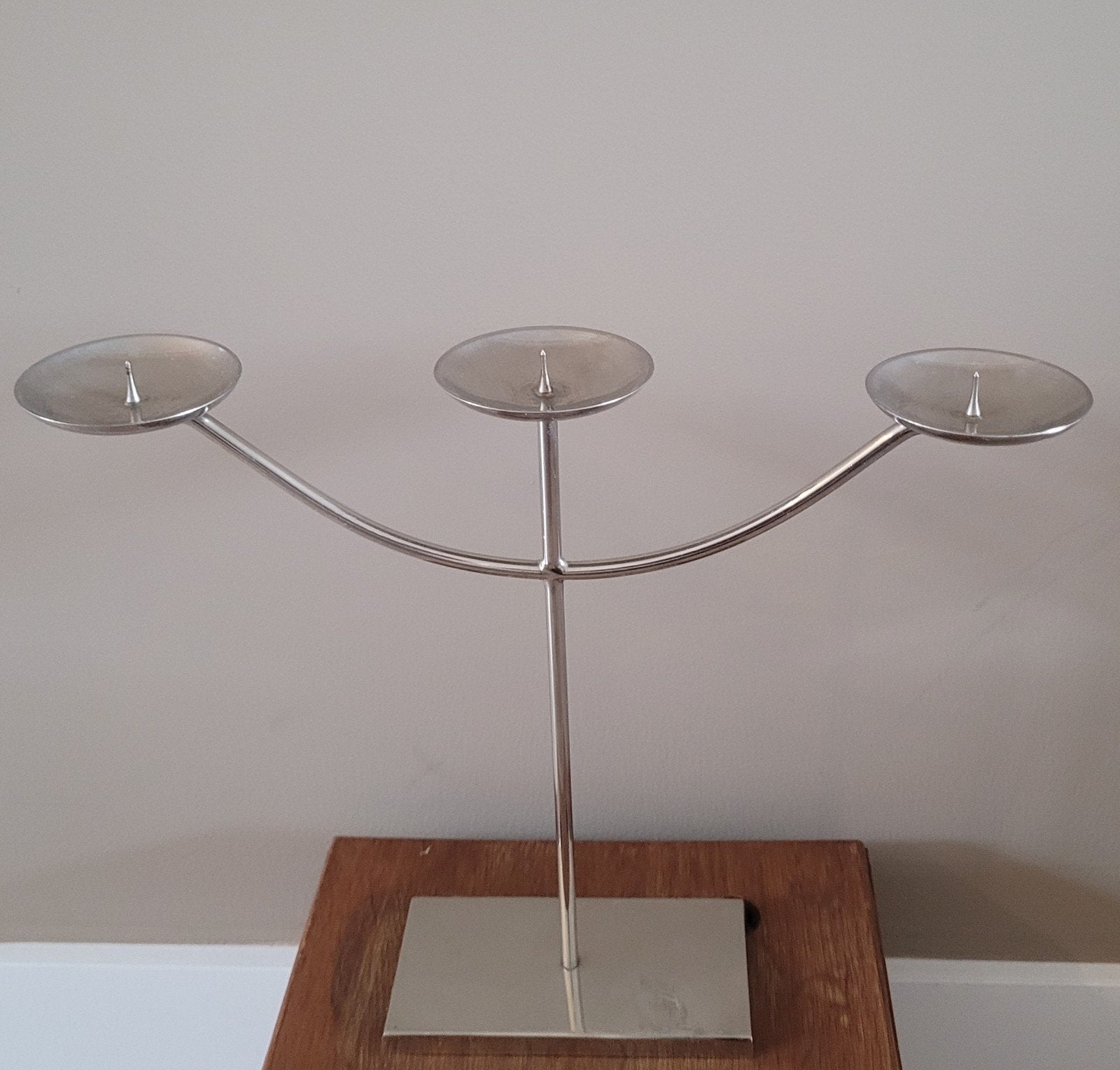 Zilverkleurige kaarsenstandaard 26,5cm hoog, 33cm breed, Huis en Inrichting, Ophalen of Verzenden, Gebruikt, Zilver, 27 cm