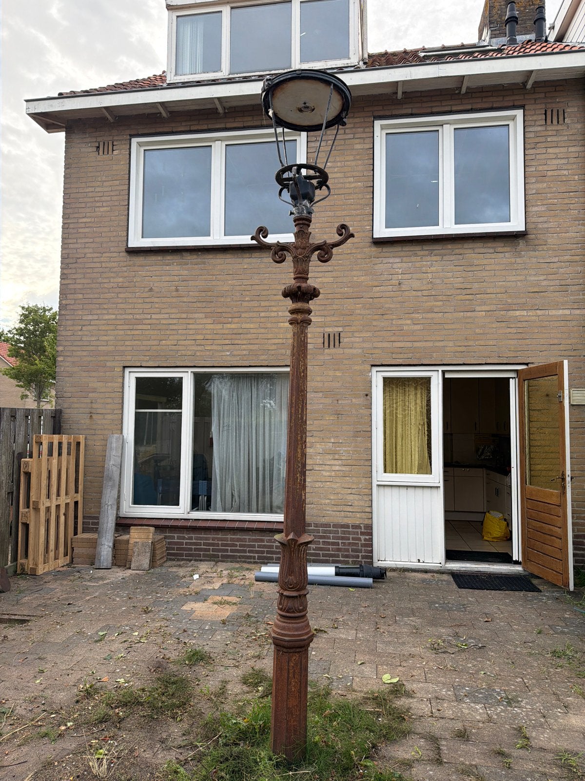 Antieke gietijzeren lantaarnpaal - Decoratief object, Ophalen
