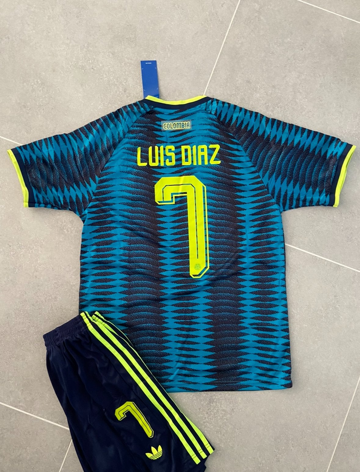 Colombia Uit Shirt & Broekje Luis Diaz WK, Ophalen of Verzenden, Zo goed als nieuw, Shirt