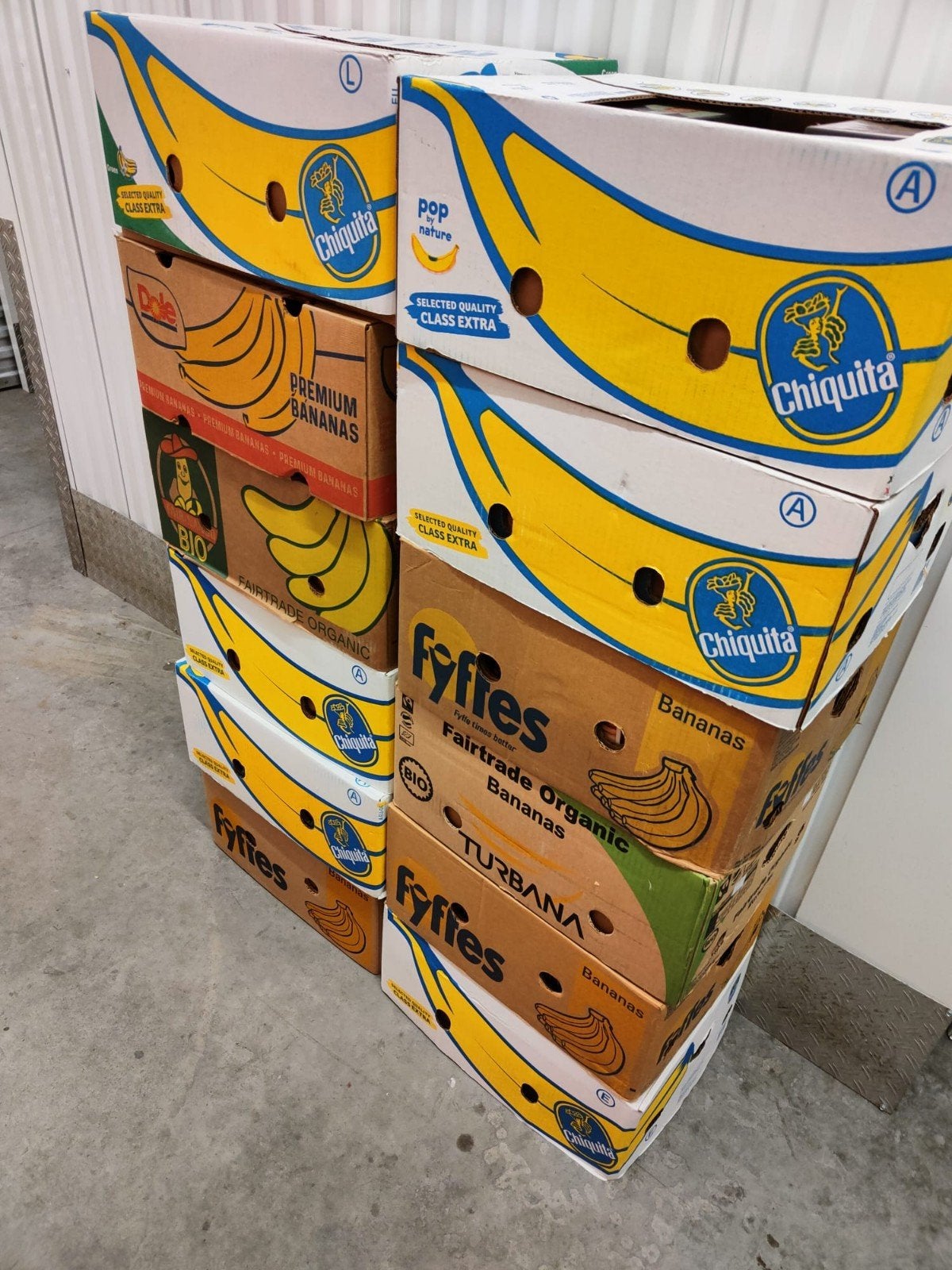 12 bananen dozen vol met dvd's +- 1200 stuks| 100 a doos, Alle leeftijden, Ophalen of Verzenden, Zo goed als nieuw