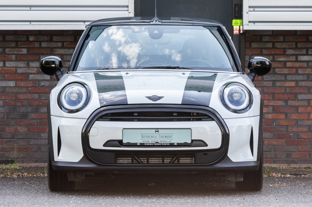 MINI Cabrio Cooper Classic Trim (bj 2023, automaat), 12 maanden, 136 pk, Gebruikt, 4 stoelen