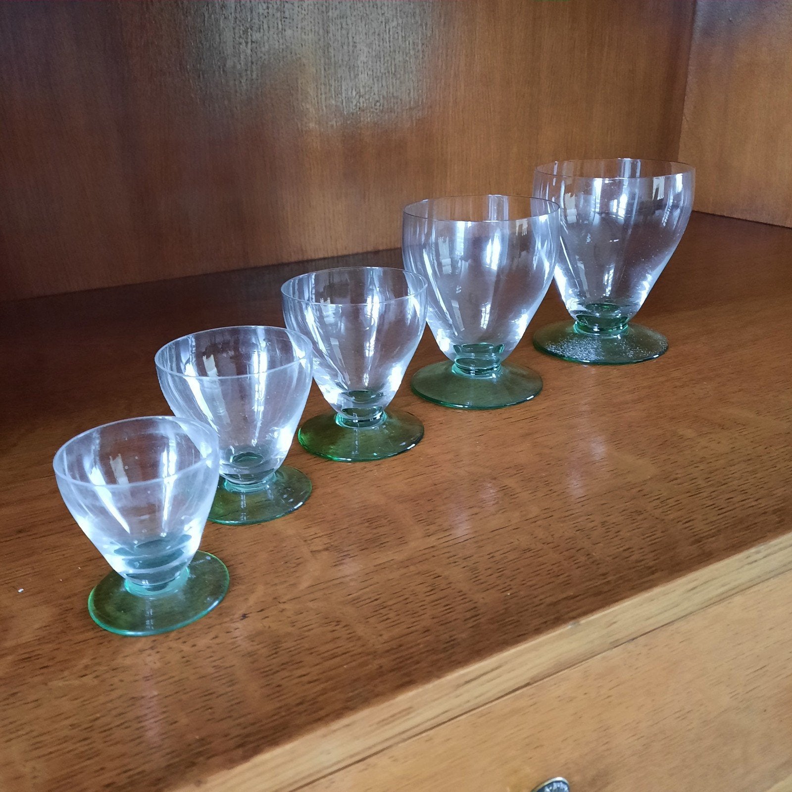 Set van 39 vintage glaasjes met groene voet, Antiek en Kunst, Antiek | Glas en Kristal, Ophalen
