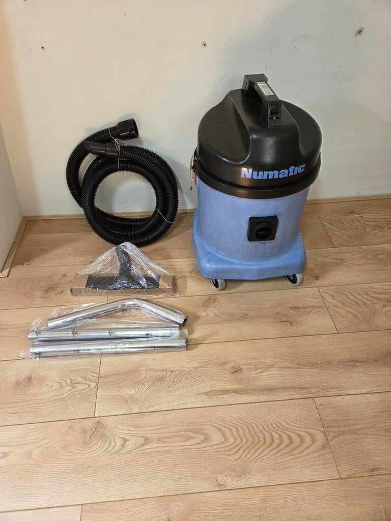 Numatic WV570, Witgoed en Apparatuur, Stofzuigers, Gebruikt, Waterstofzuiger, Minder dan 1200 watt, Reservoir, Ophalen of Verzenden