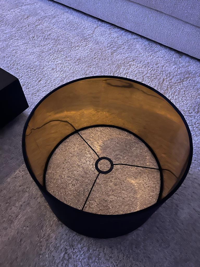 Zwarte lampenkap met gouden binnenkant, Huis en Inrichting, Lampen | Lampenkappen, 25 tot 50 cm, Zwart, Rond, Ophalen of Verzenden