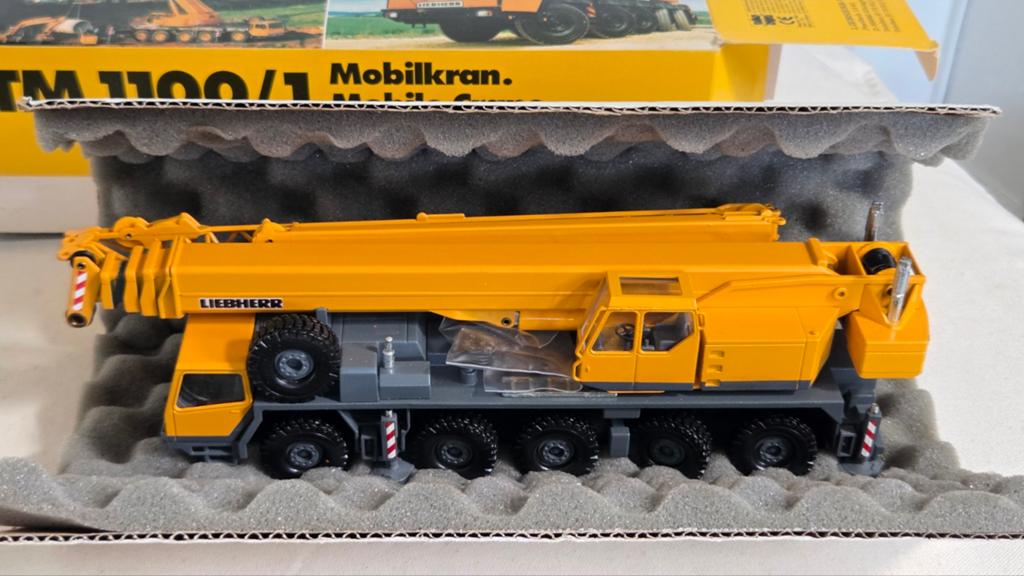 Conrad 1:50 Liebherr LTM 1100/1 hijskraan 2085 model, Hobby en Vrije tijd, Modelauto's | 1:50, Ophalen of Verzenden, Zo goed als nieuw