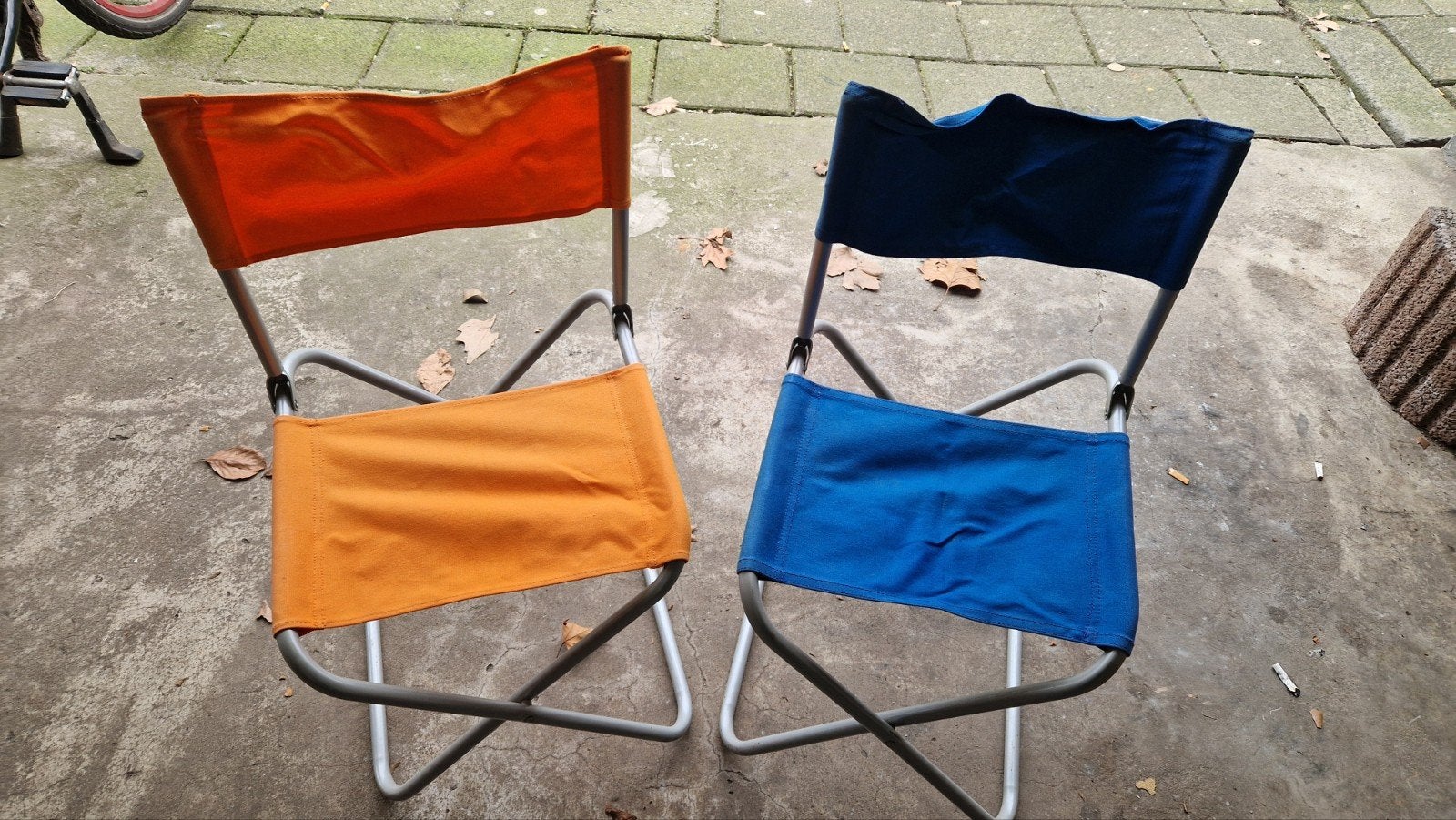 Set van 2 opvouwbare campingstoelen (oranje en blauw), Ophalen, Gebruikt, Campingstoel