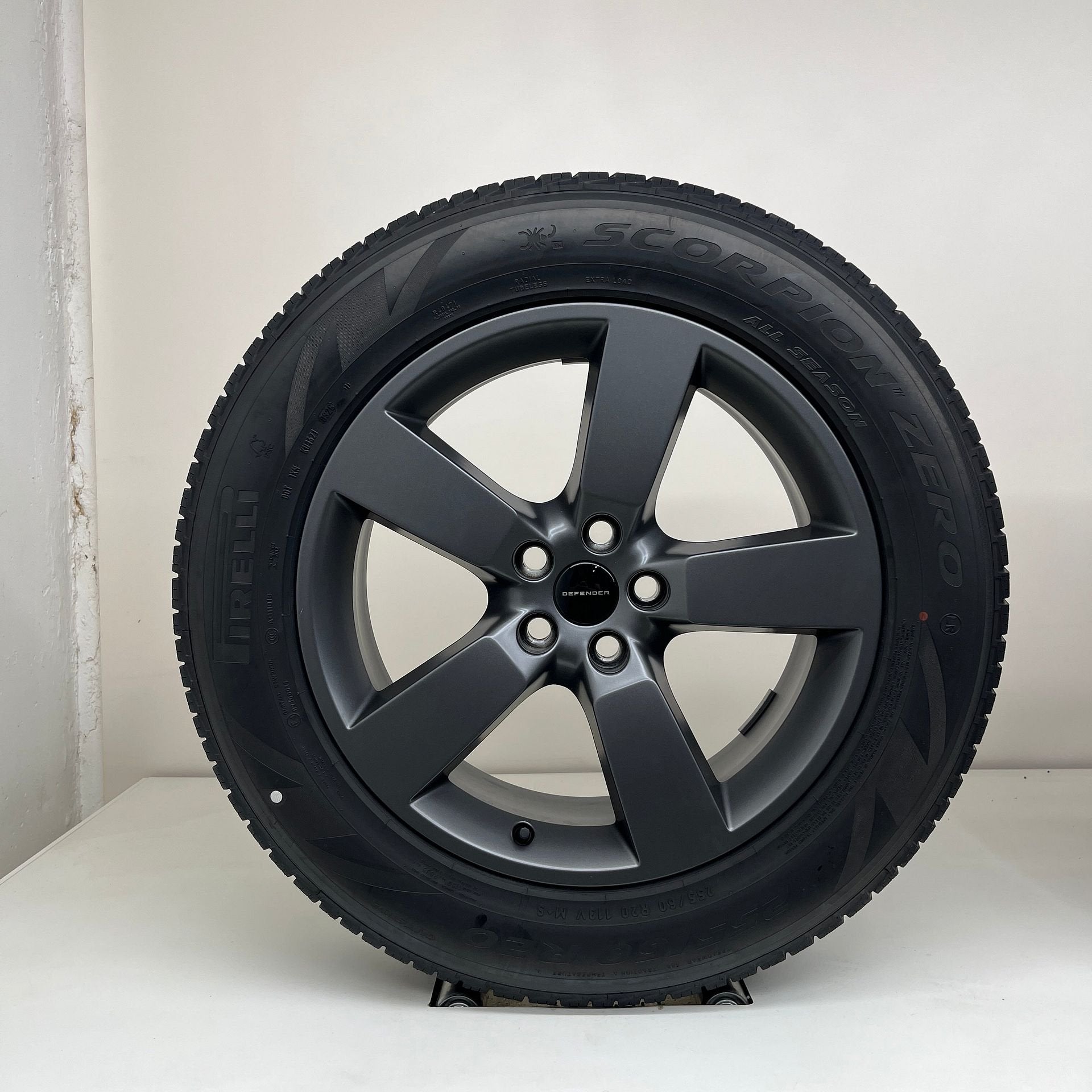 Land Rover Defender - 20 inch - all-terrain, Gebruikt, 255 mm, Banden en Velgen, Ophalen of Verzenden