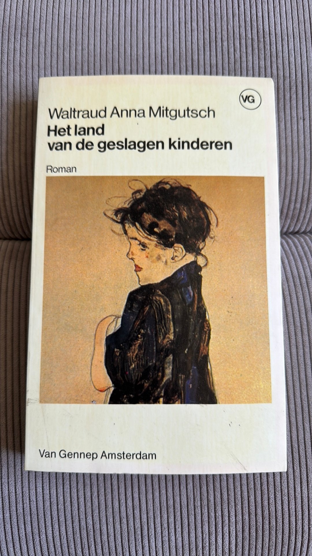 Waltraud Anna Mitgusch - Het land van de geslagen kinderen, Ophalen of Verzenden, Zo goed als nieuw