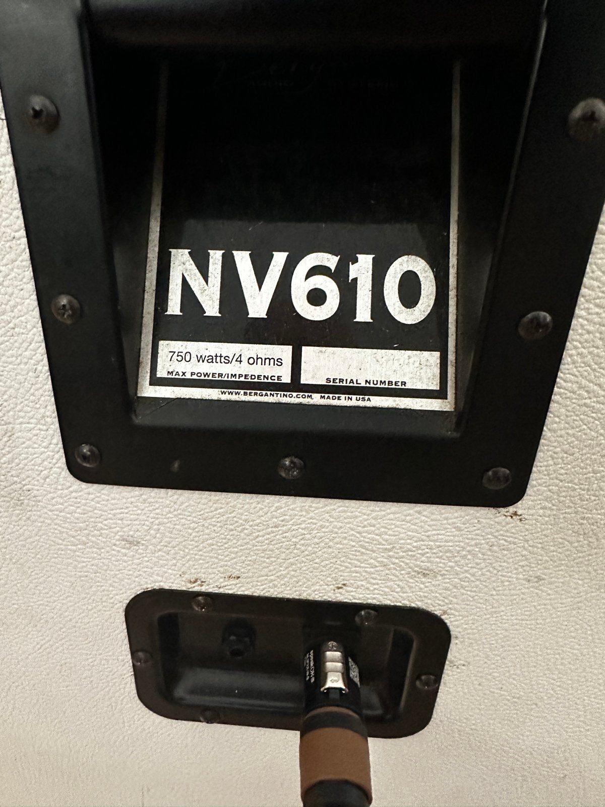 Bergantino Basscab NV 610 - 4 Ohm, 750 Watt, Sealed, Muziek en Instrumenten, Versterkers | Bas en Gitaar, Ophalen of Verzenden