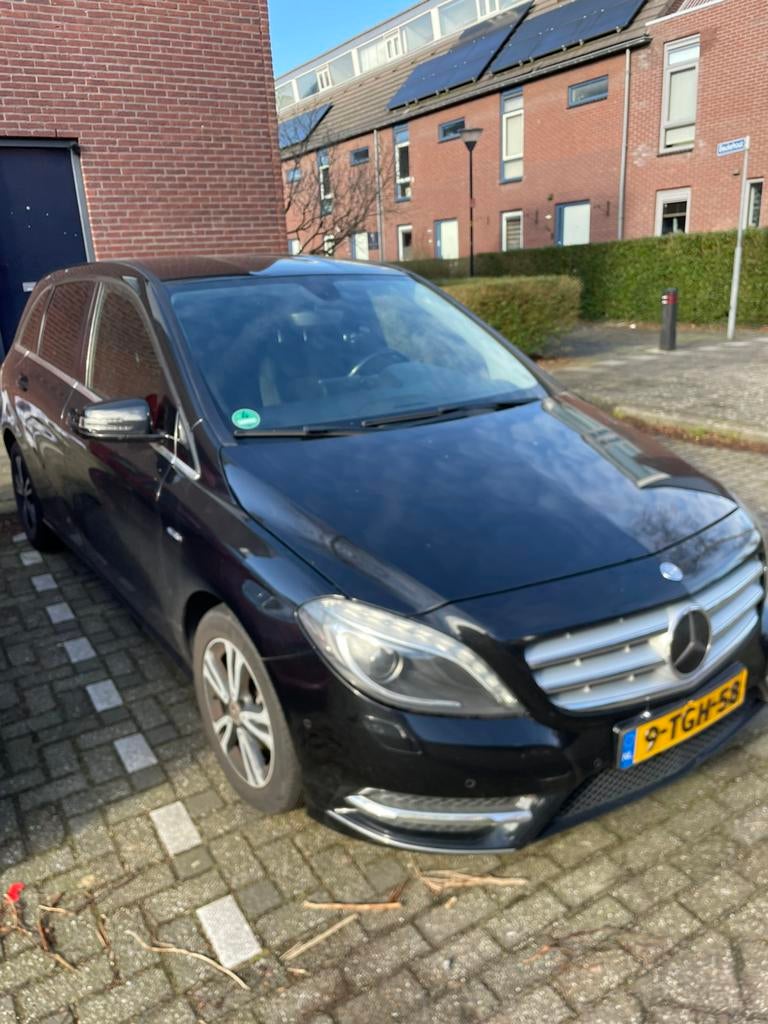 Mercedes-Benz B-Klasse 2.0 B250 5DRS Dct7 2012 Zwart, Auto's, Zwart, Zwart, 1595 cc, 75 €/maand