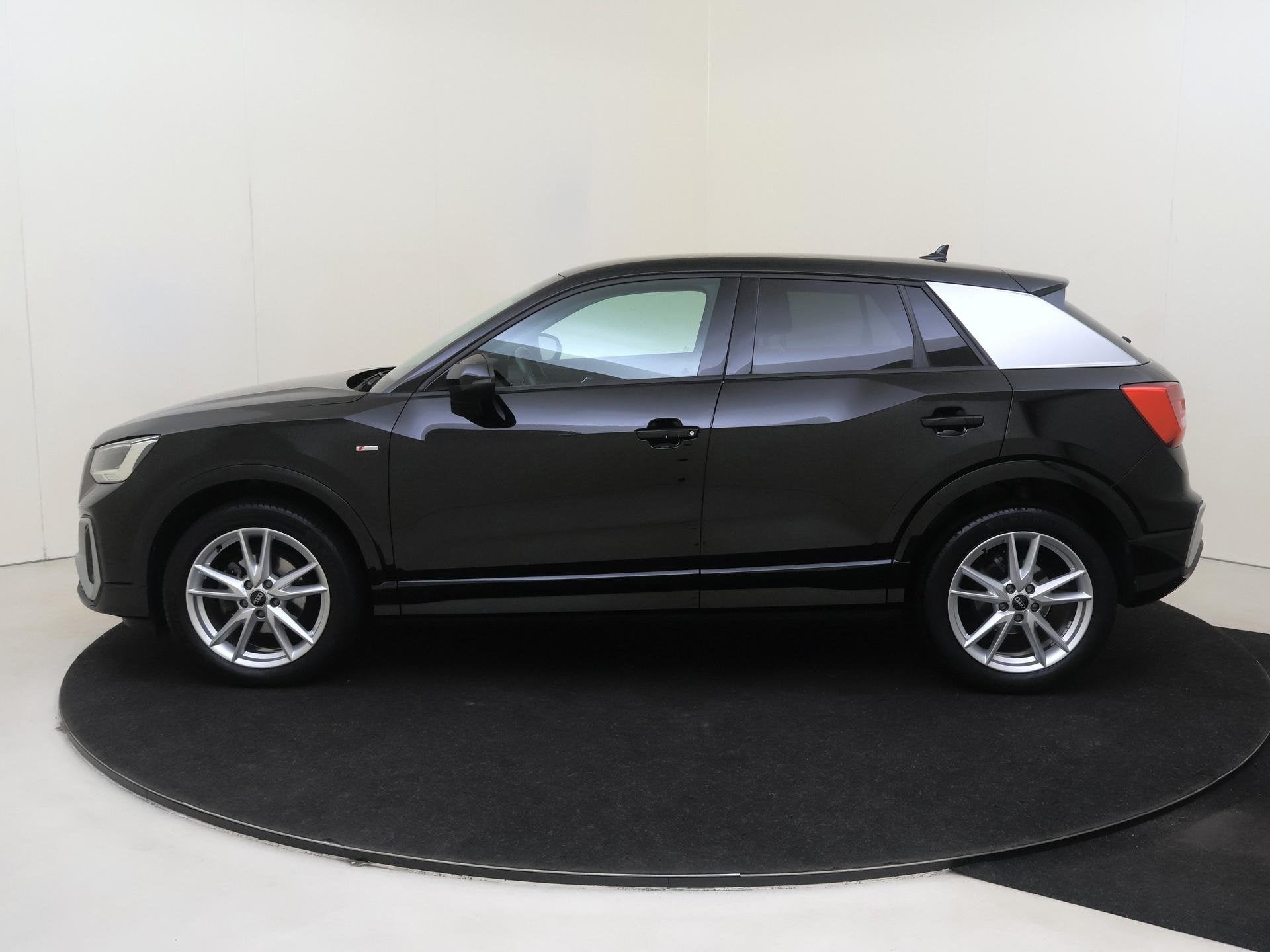 Audi Q2 35 TFSI Edition one | Trekhaak | Achteruitrijcamera, Stof, 4 cilinders, Zwart, Bedrijf
