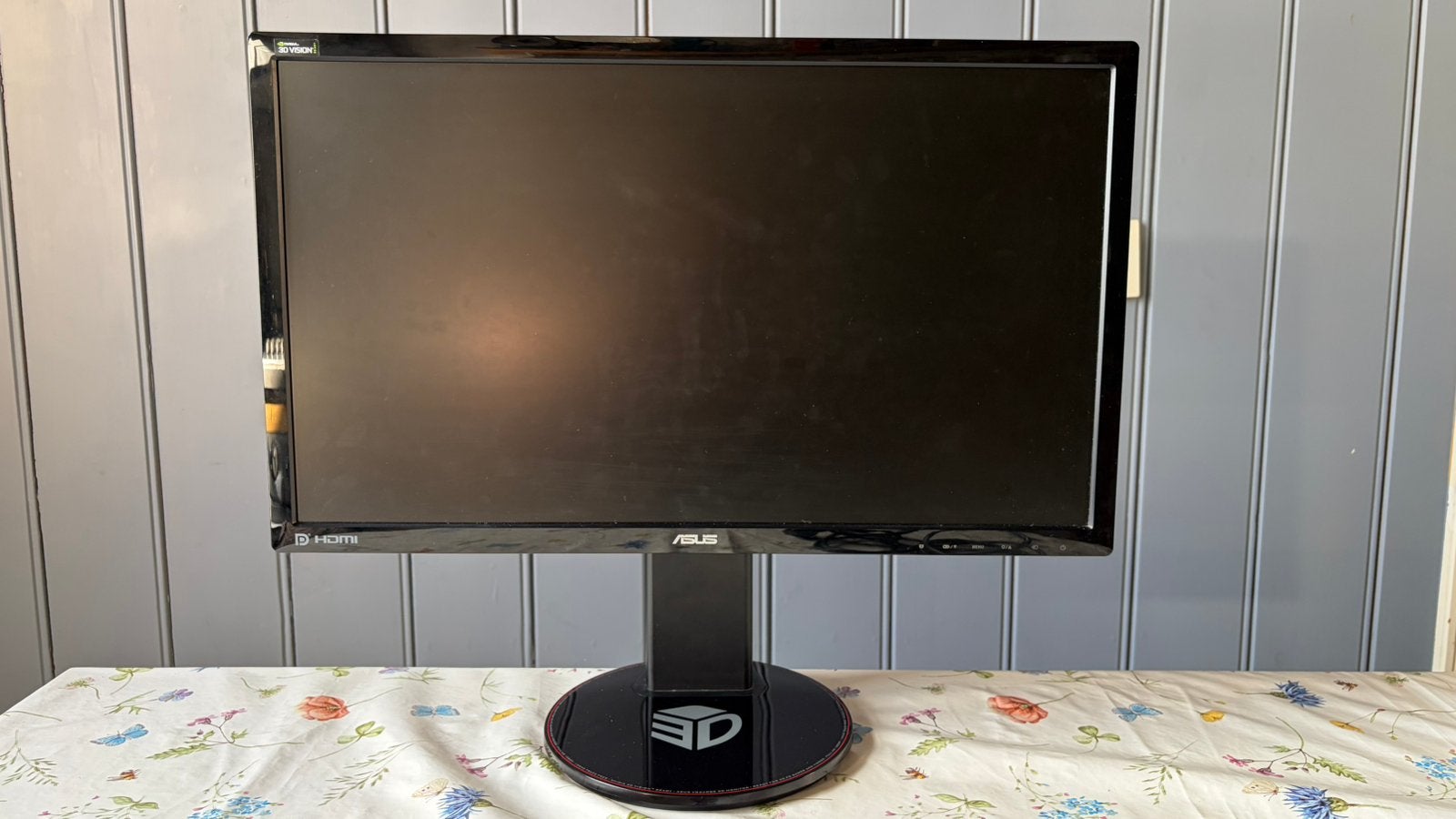 ASUS VG248QE 24” Gaming Monitor – 144Hz, Ingebouwde speakers, Gebruikt, 101 t/m 150 Hz, Full HD