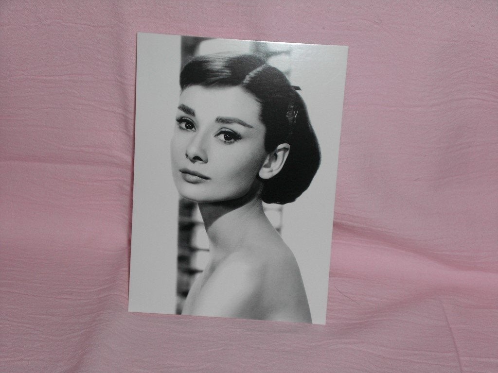 Ansichtkaart Audrey Hepburn, zwart wit, Ophalen of Verzenden, 1940 tot 1960, Ongelopen, Sterren en Beroemdheden