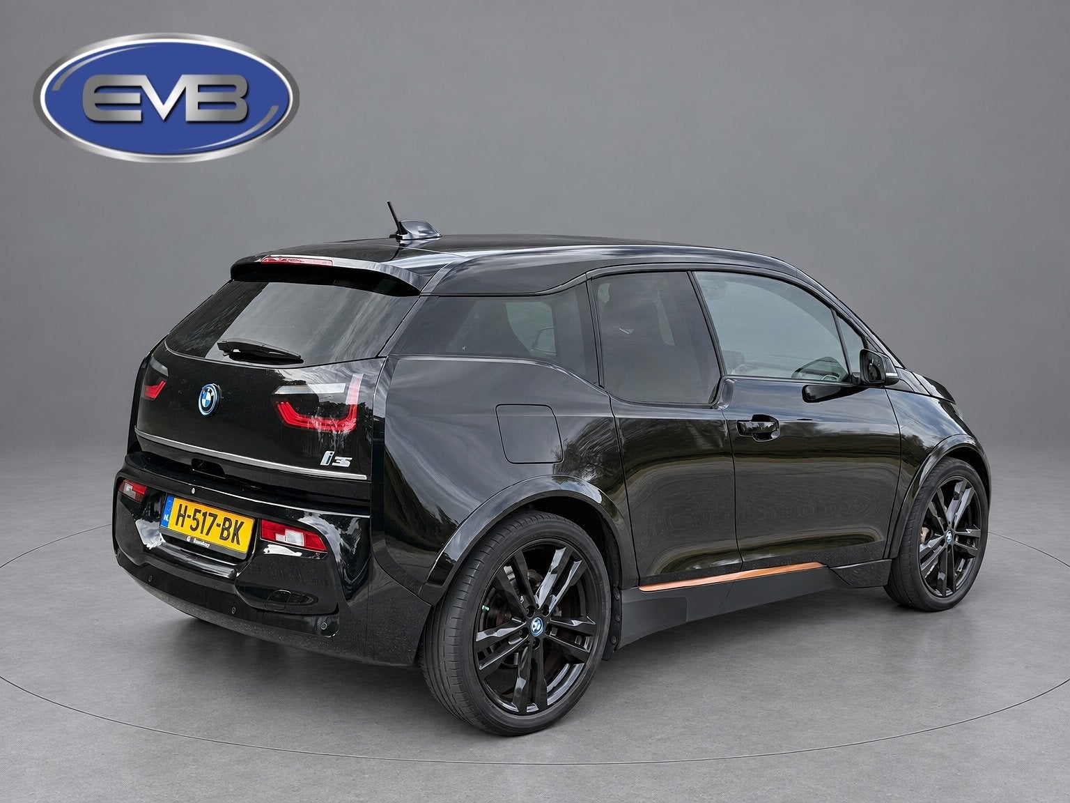 BMW I3 S 120Ah 42 kWh RoadStyle Edition, warmtepomp, harman/, Automaat, Achterwielaandrijving, 4 stoelen, Zwart