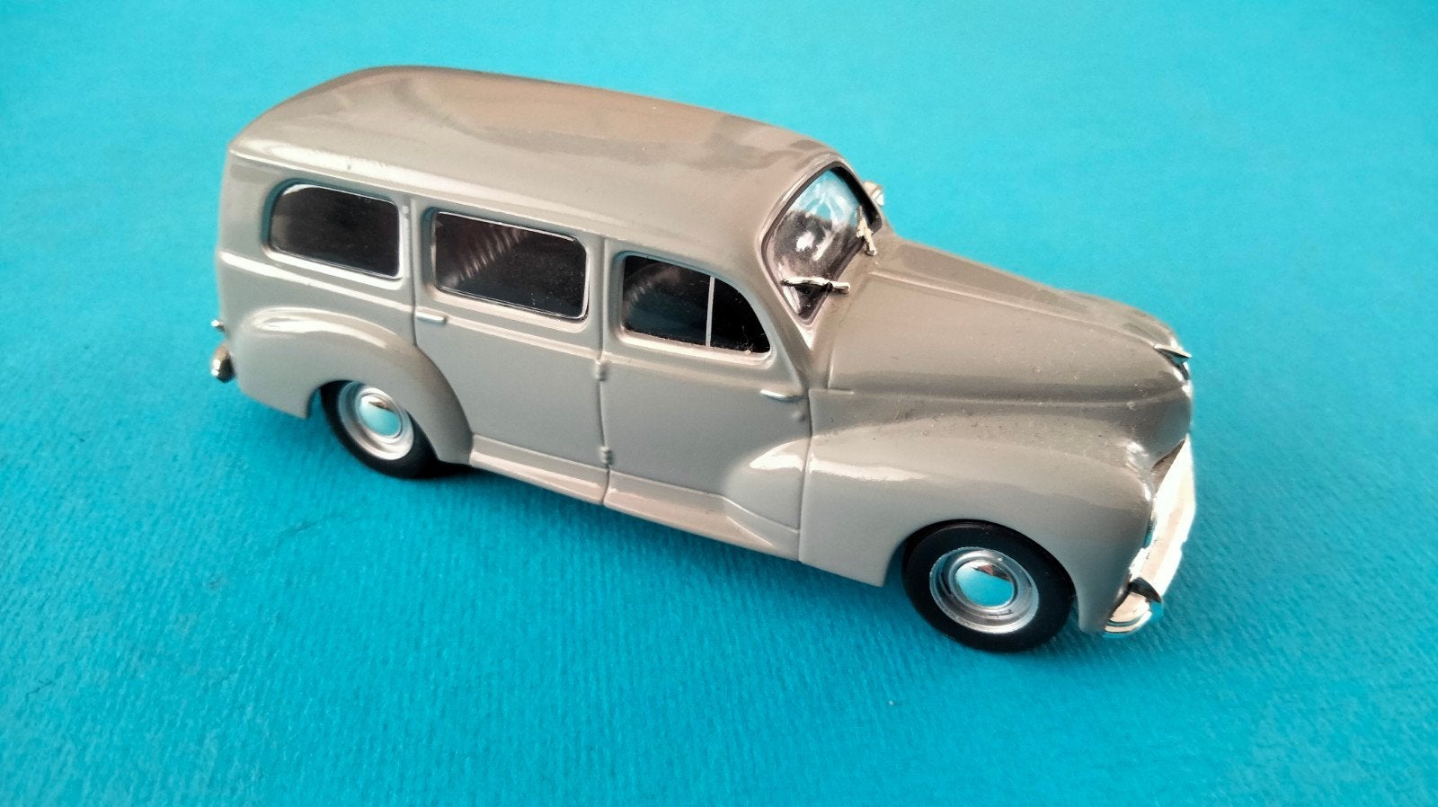 Peugeot 203 Fourgonnette modelauto 1/43 - Altaya, Ophalen of Verzenden, Zo goed als nieuw