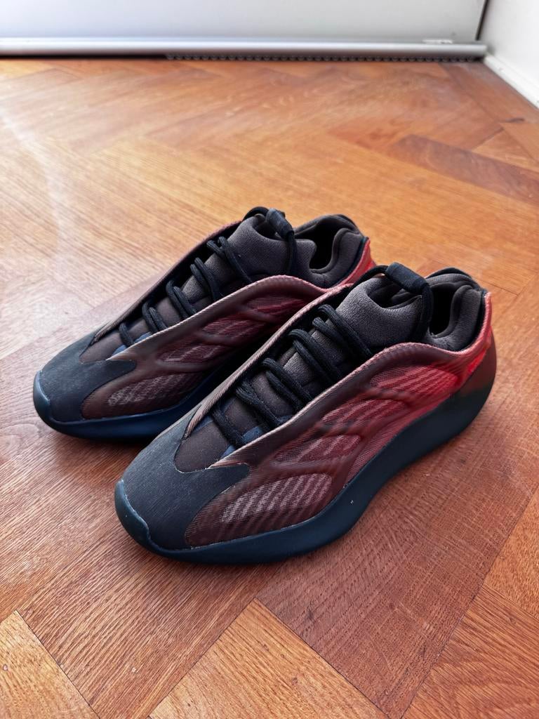 Adidas Yeezy 700 V3 Copper Fade - Zo goed als nieuw, Ophalen of Verzenden, Zo goed als nieuw, Bruin, Sneakers of Gympen