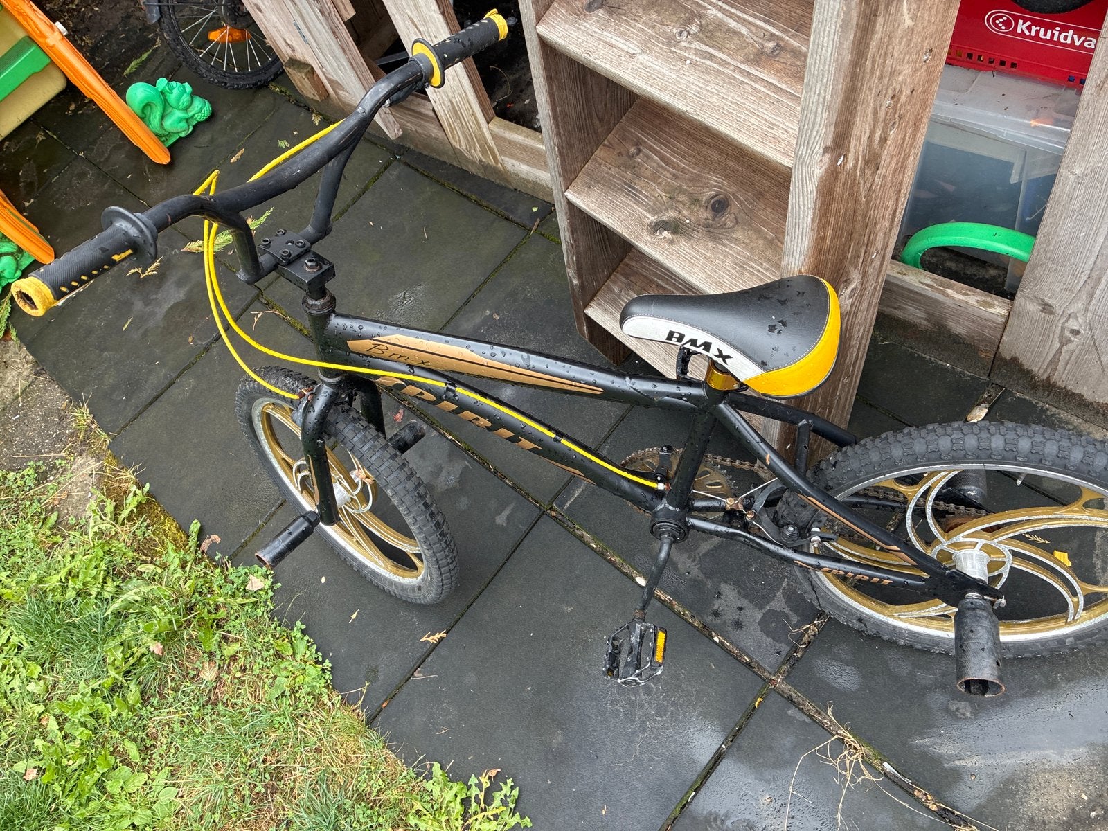 BMX fiets zwart/goud met voetsteunen, Ophalen, Gebruikt, Staal, Velgrem