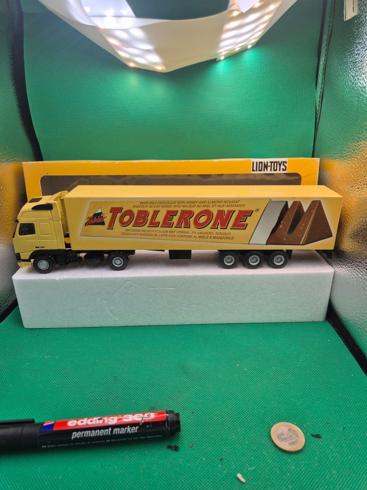 739 Volvo FH12 Clobetrotter XL toblerone 1/50 Liontoys, Ophalen of Verzenden, Zo goed als nieuw, Bus of Vrachtwagen