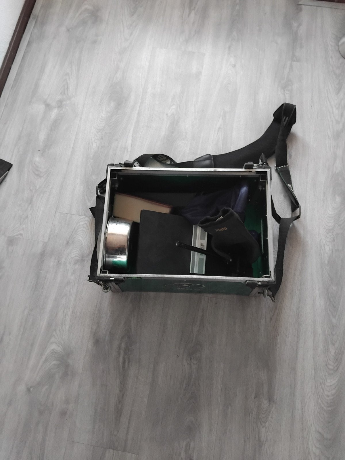 Goed gevulde Rive viskist 25mm met draagriem, Ophalen, Gebruikt, Overige typen