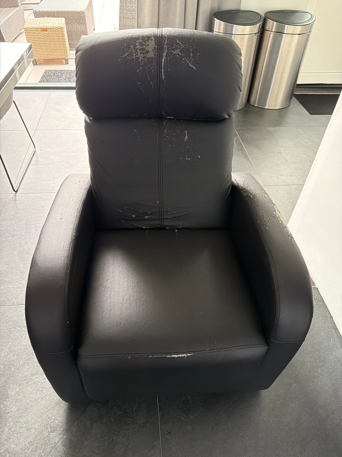 Gratis af te halen: Comfortabele relaxstoel (zwart), Huis en Inrichting, Stoelen, Ophalen, Gebruikt, Zwart, Eén