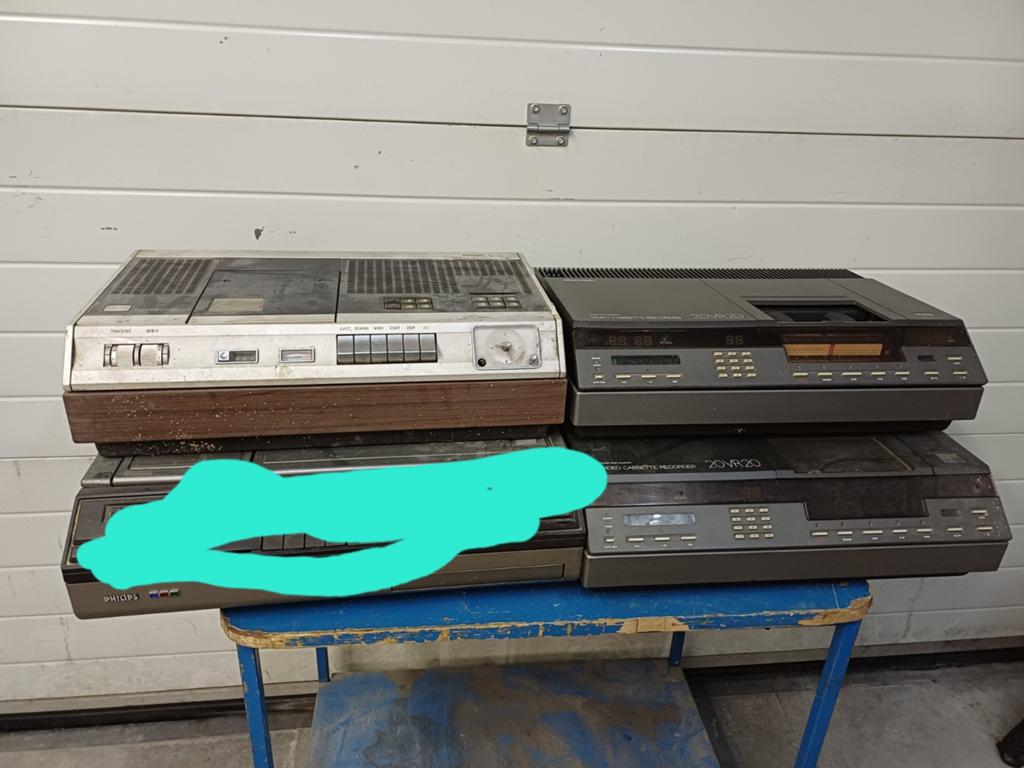 Video cassette recorders, Ophalen
