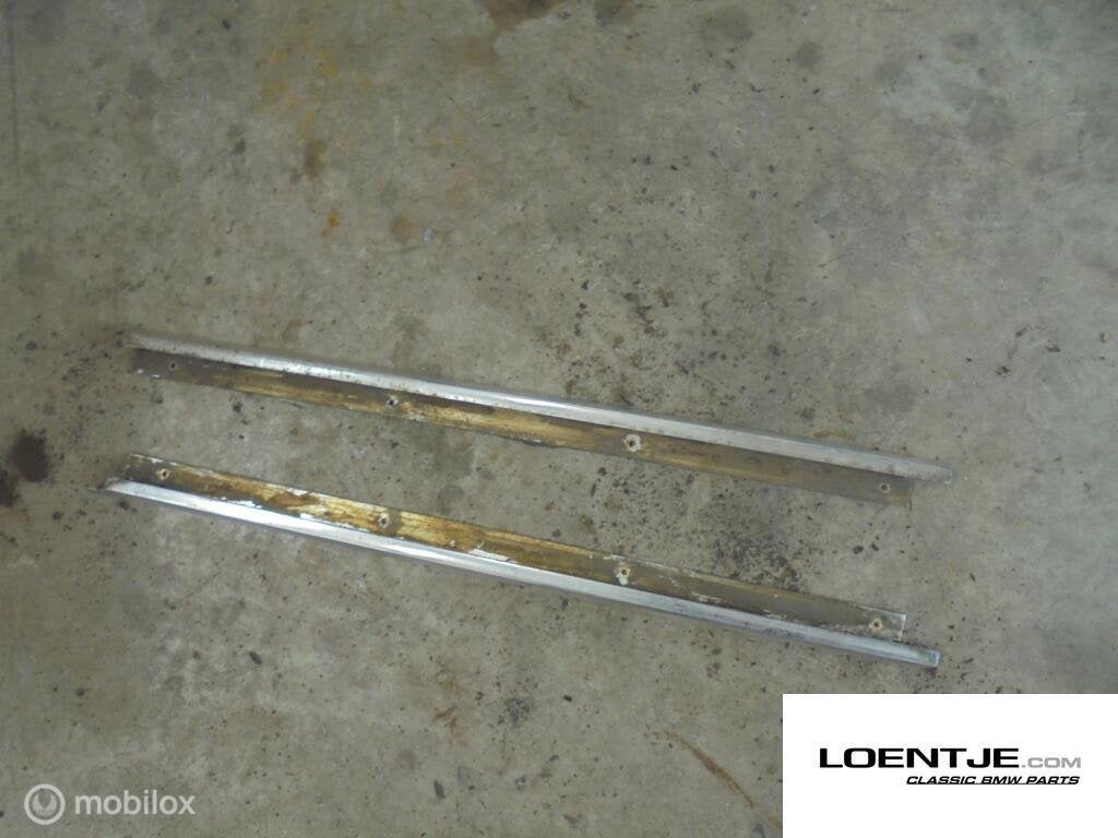 chromen afdekking onder zijruit bmw 02 touring sedan 2002, Auto-onderdelen, Gebruikt, Ophalen of Verzenden, BMW, BMW