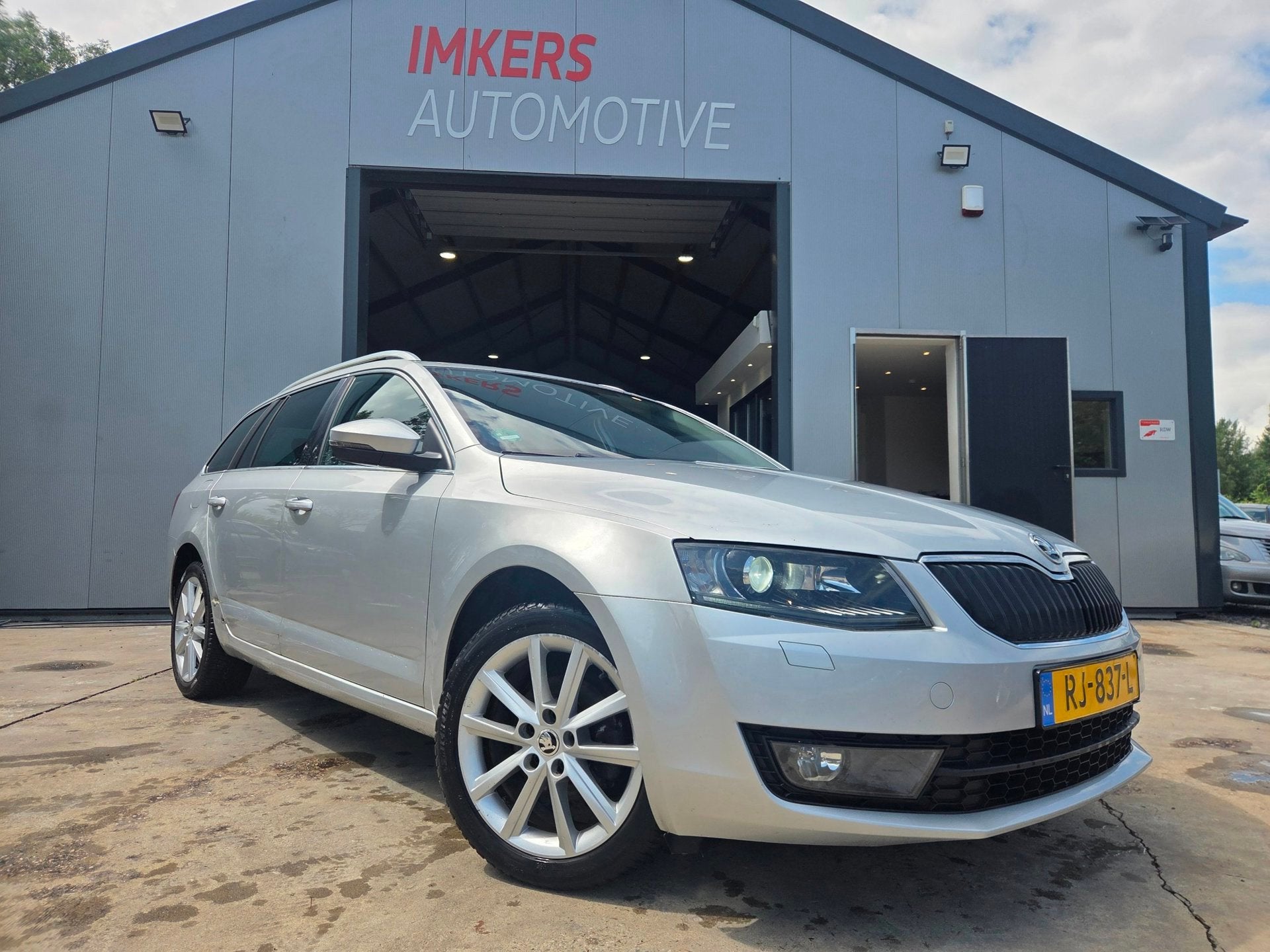 Skoda Octavia Combi 1.6 TDI Greentech Elegance Businessline, Auto's, Skoda, Voorwielaandrijving, Gebruikt, Zwart, 4 cilinders
