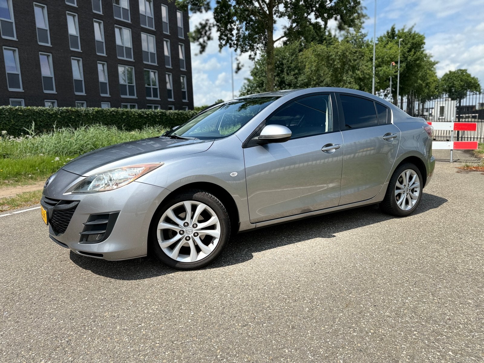 Mazda 3 1.6 Sedan| Zeer Net | CarPlay + Camera | 165.200 km!, Auto's, Voorwielaandrijving, Euro 5, Zwart, 4 cilinders
