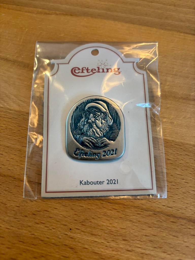 Efteling jaarpin 2021 Kabouter nieuw in verpakking, zeldzaam, Verzamelen, Efteling, Ophalen of Verzenden, Zo goed als nieuw, Button of Speldje
