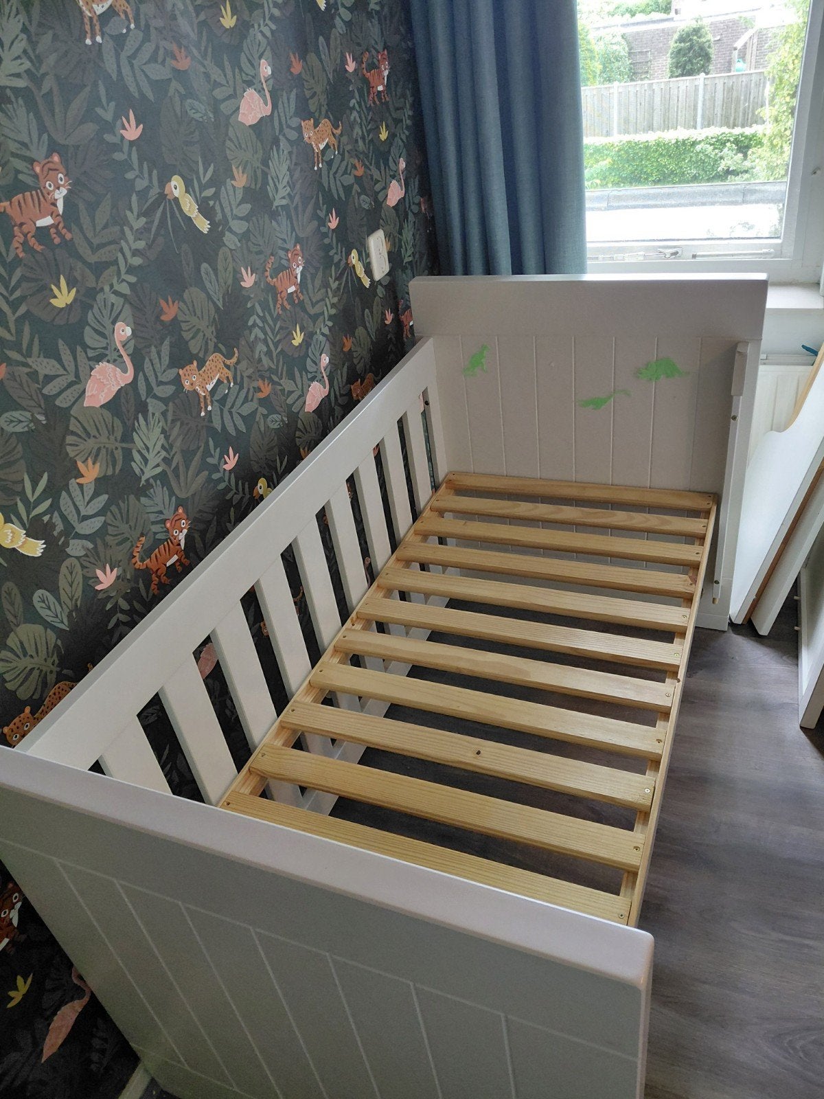 Wit peuterbed (beschadigd), Lattenbodem, Gebruikt, 70 tot 85 cm, 140 tot 160 cm