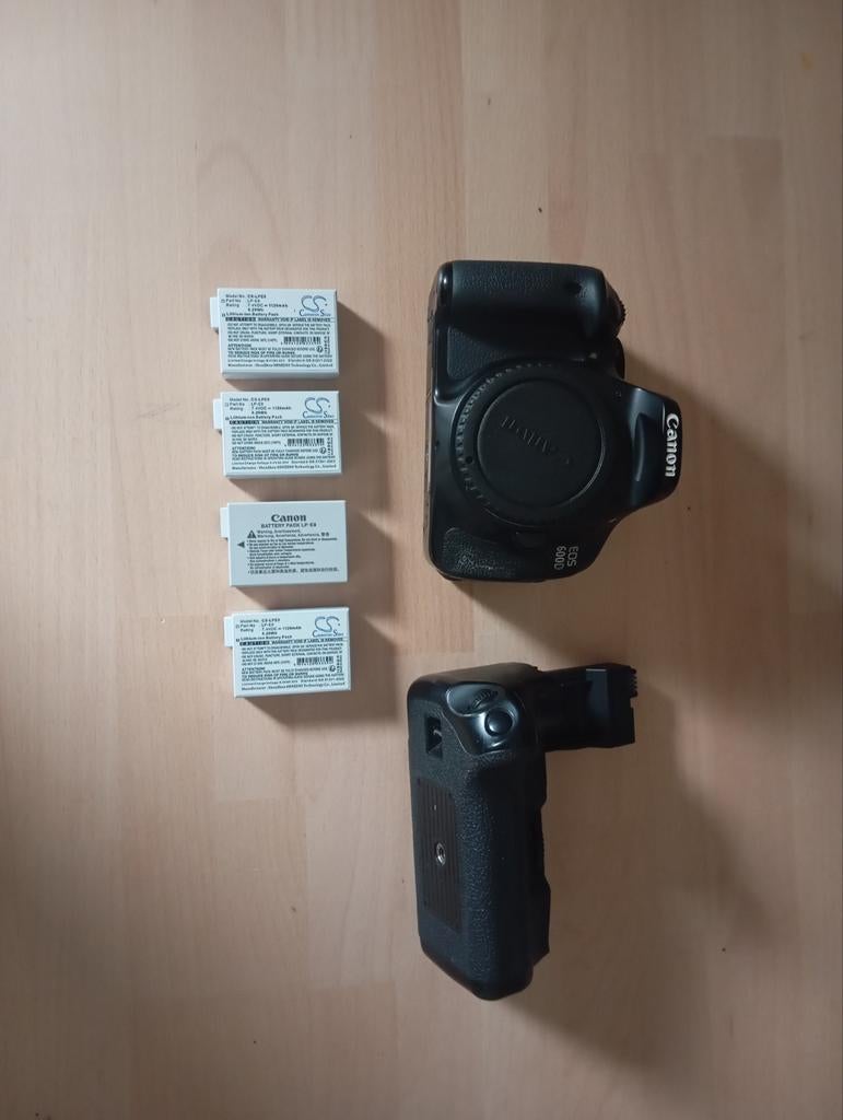 Canon 600D + batterypack, Audio, Tv en Foto, Fotocamera's Digitaal, Gebruikt, Spiegelreflex, Canon, Geen optische zoom