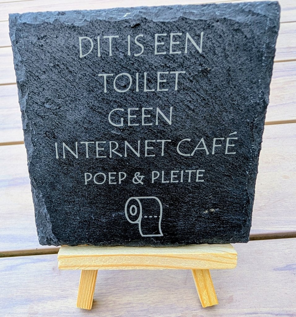 Ken je iemand die uren op de wc doorbrengt?, Handgemaakt, Nieuw, Ophalen of Verzenden, 10 cm