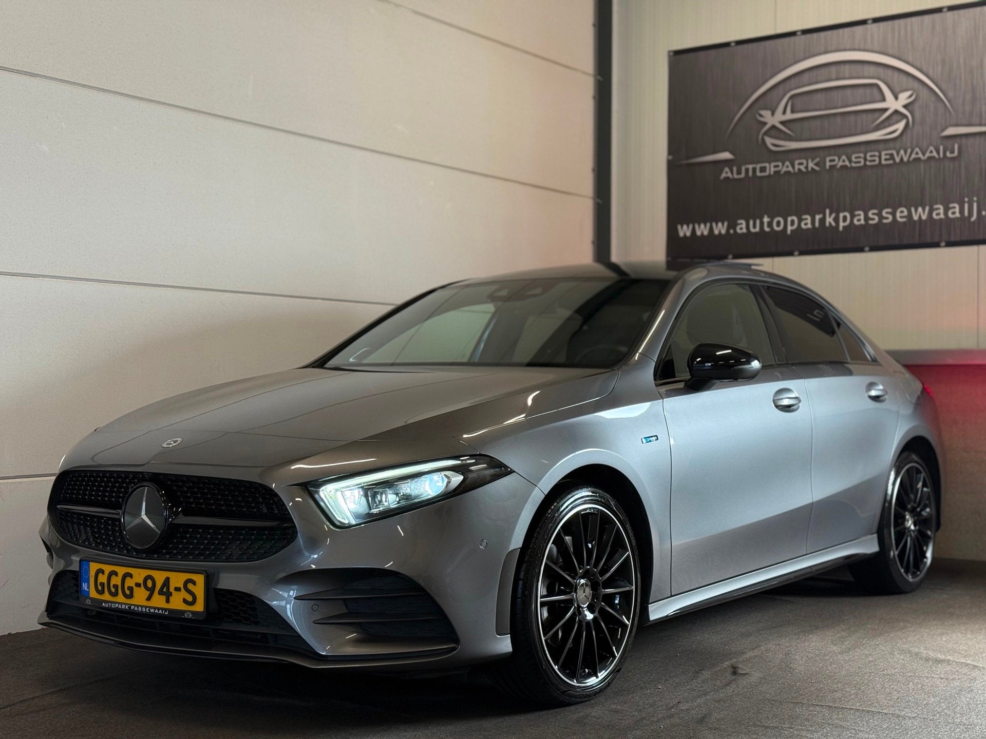 Mercedes-Benz A-klasse 250e AMG BTW, Pano, Apple Carplay, AC, Auto's, Mercedes-Benz, Gebruikt, 4 cilinders, Automatische klimaatregeling