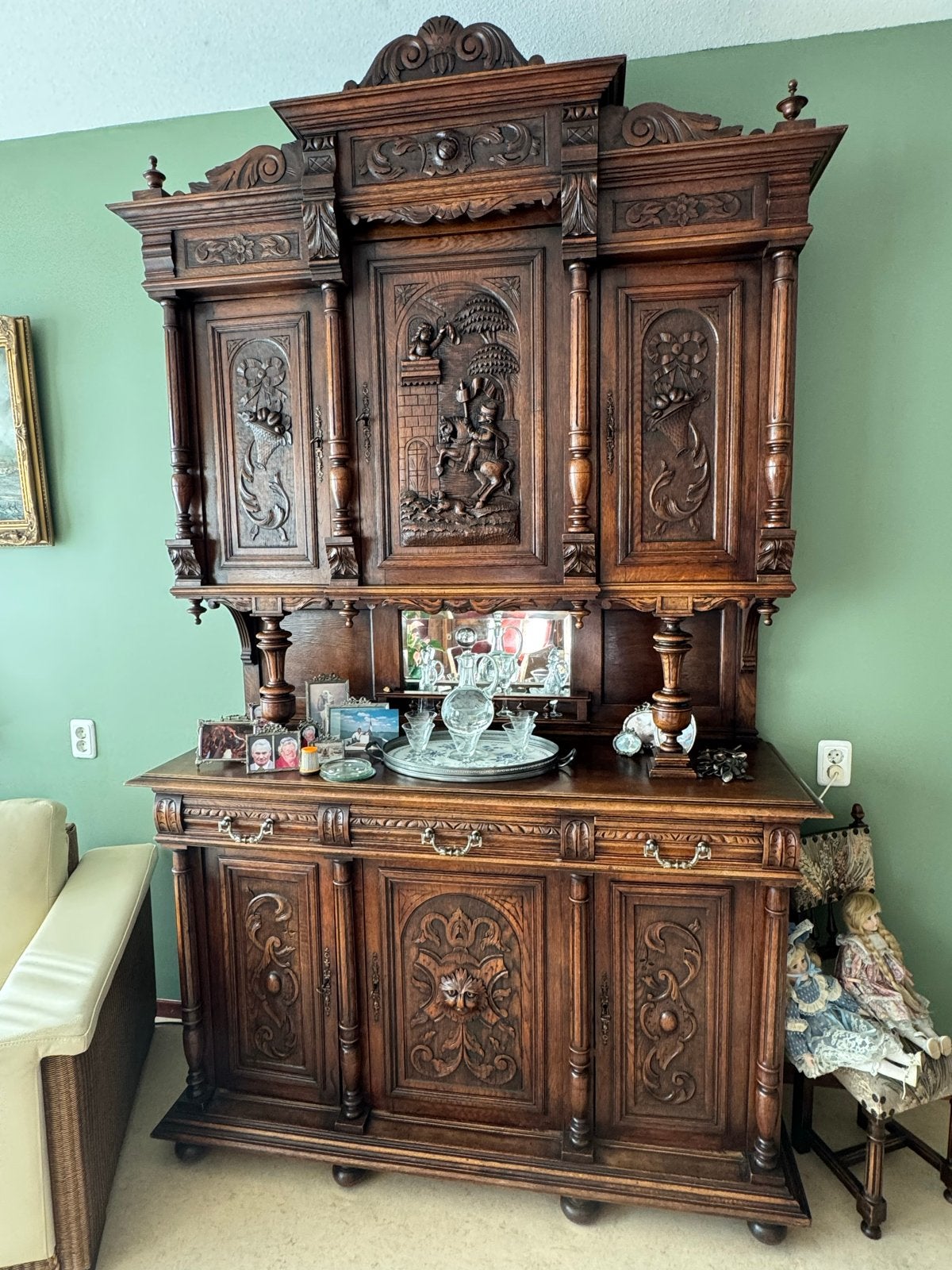 Antiek Eiken Dressoir met Rijkelijk Snijwerk, Ophalen