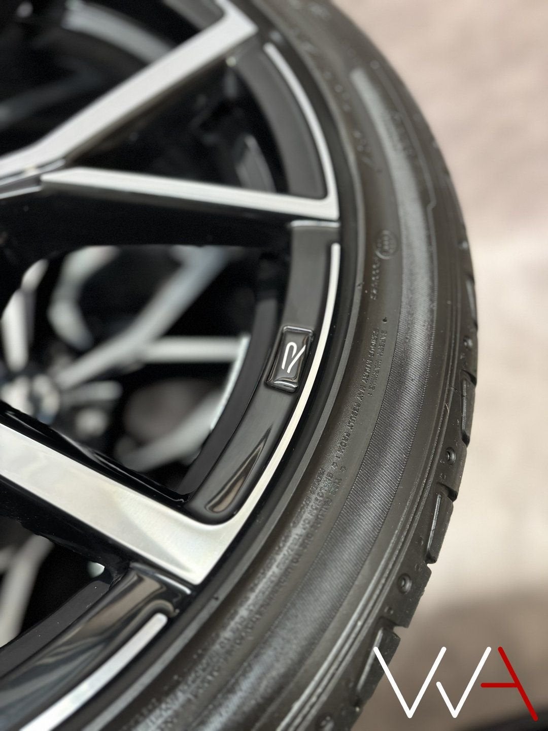 19” Volkswagen T Roc R “Estoril” velgen Passat 2GA DEMO, 19 inch, -, -, Banden en Velgen