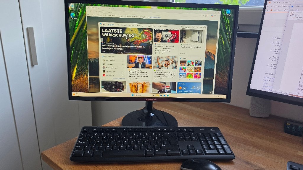 Complete desktop PC, Ophalen, Gigabyte, Met monitor, Zo goed als nieuw