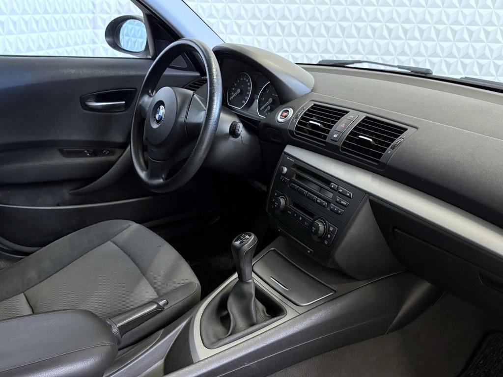 BMW 1-serie 116i Executive Airco / VASTE PRIJS ZONDER INRUIL, Auto's, BMW, 1596 cc, Achterwielaandrijving, Gebruikt, 4 cilinders
